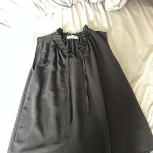 Jon & Anna Black Sleeveless Ruffle Tie-Neck Tunic Blouse